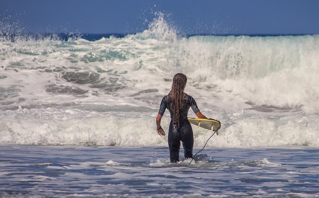 surfer, sea, nature, waves, surf, surfboard, splash, foam, ocean, water, water sport, sport, woman, recreation, activity, adventure, vacation, holiday